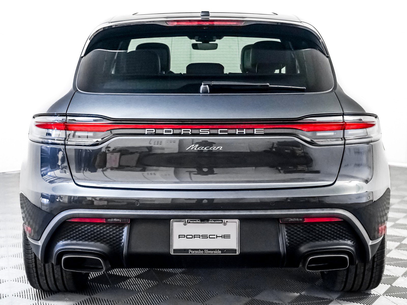 Certified 2025 Porsche Macan image 11