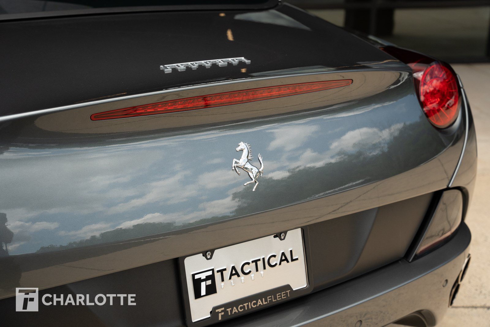 Used 2012 Ferrari California RWD image 16