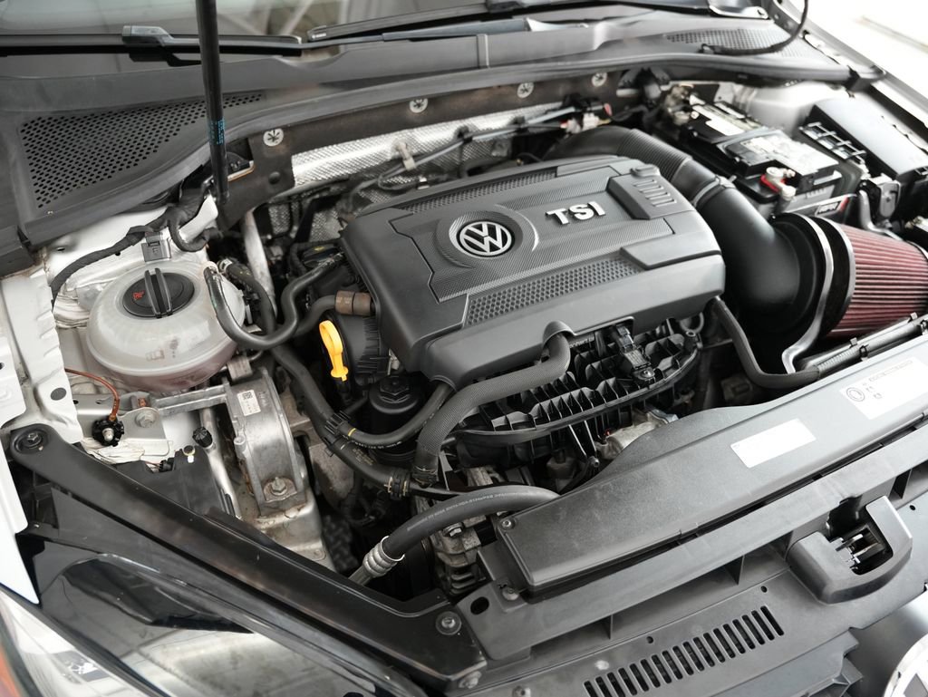 Used 2015 Volkswagen GTI SE FWD image 56
