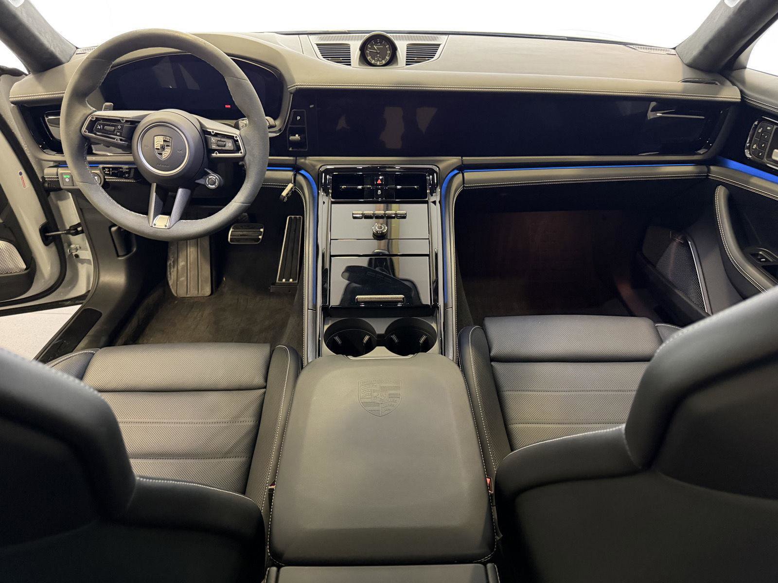 Certified 2025 Porsche Panamera Turbo image 17