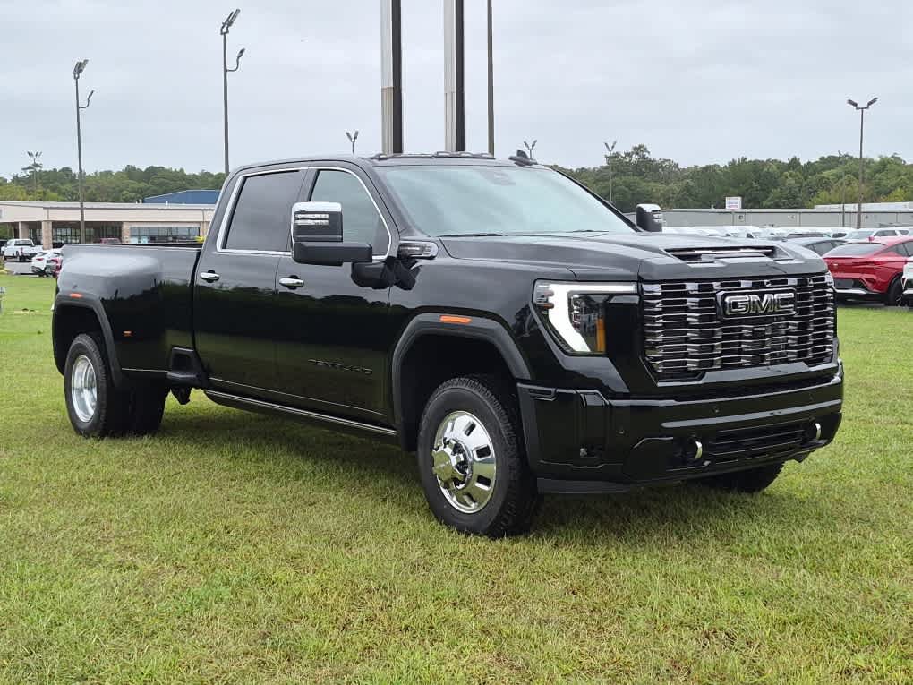New 2026 GMC Sierra 3500 Denali Ultimate w/ LPO, Black Badging Package AWD/4WD image 2