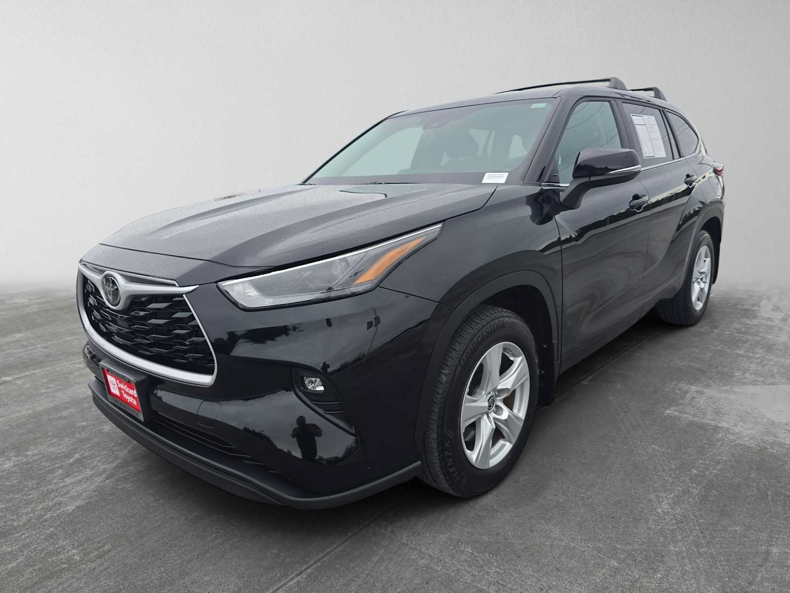 Used 2023 Toyota Highlander LE AWD/4WD image 7