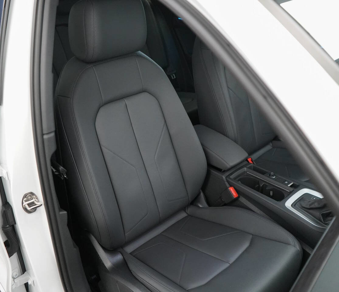 Used 2024 Audi Q3 2.0T Premium Plus w/ Premium Plus Package image 59