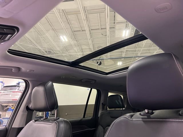 Used 2023 Jeep Grand Cherokee L Limited w/ Black Appearance Package AWD/4WD image 29