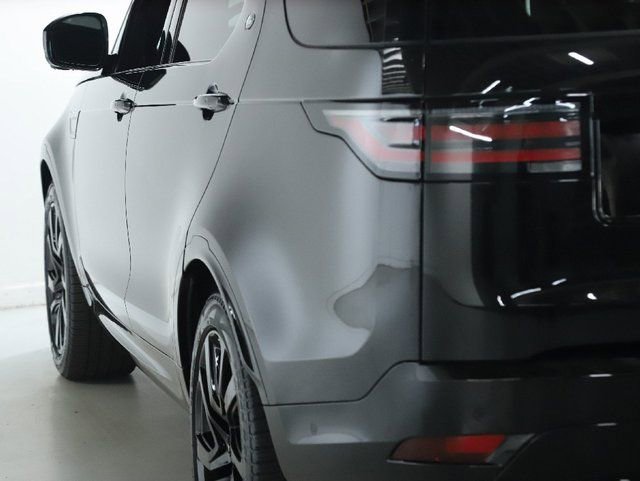 Used 2024 Land Rover Discovery Dynamic SE image 6