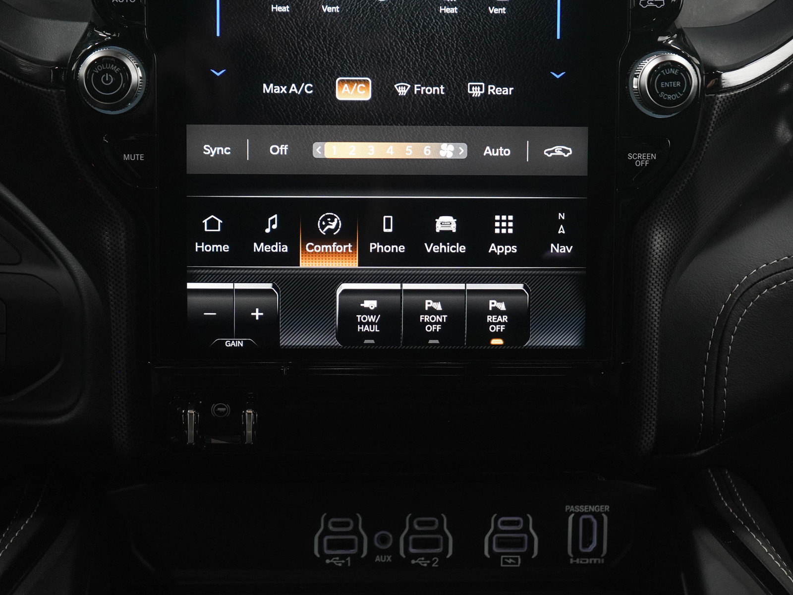 Used 2025 RAM 3500 Limited AWD/4WD image 19
