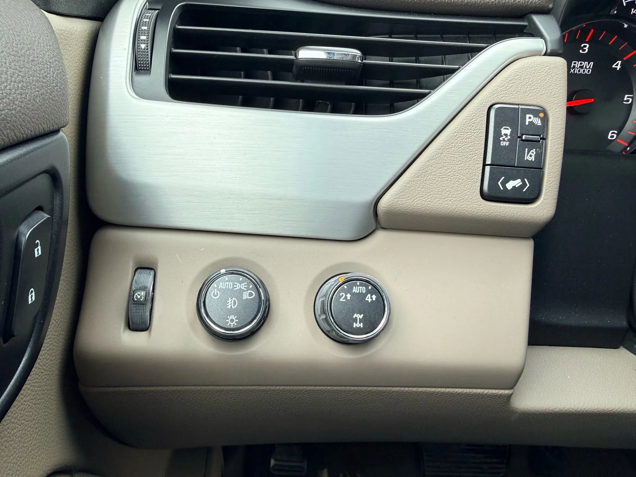 Used 2015 GMC Yukon SLT w/ Open Road Package image 16