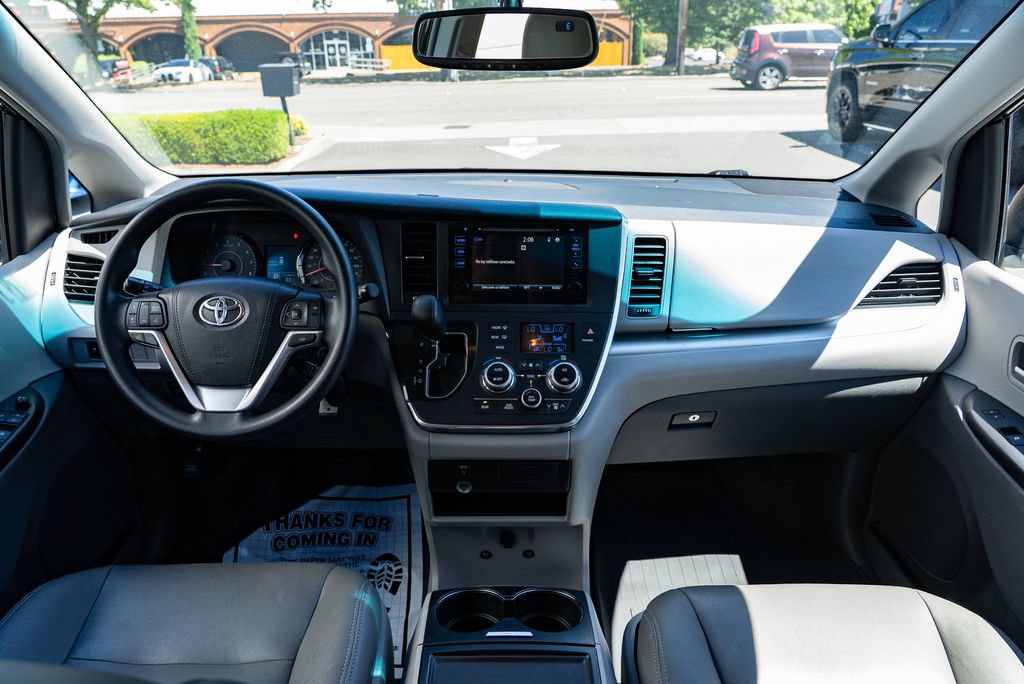 Used 2015 Toyota Sienna LE FWD image 9