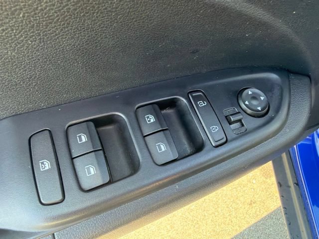 Used 2025 Hyundai Venue FWD image 19
