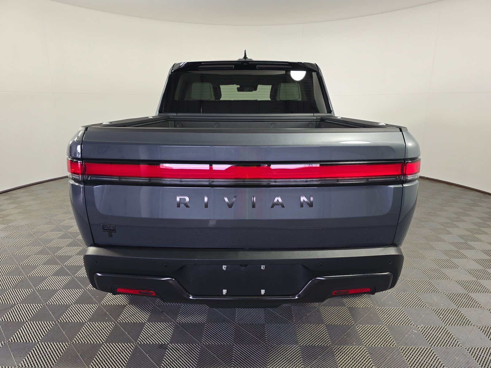 Used 2025 Rivian R1T Adventure AWD/4WD image 4