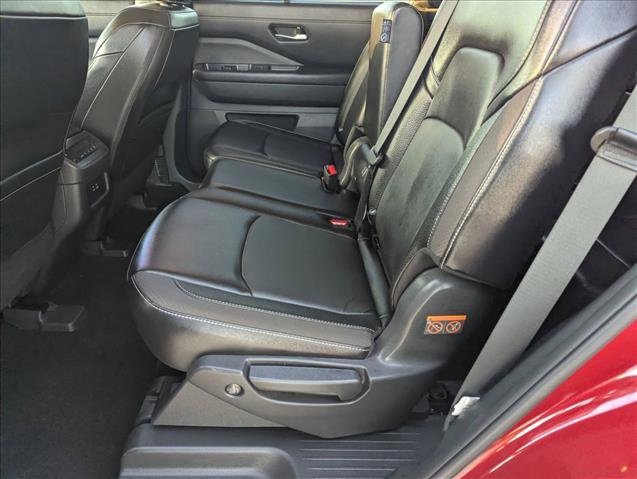 Used 2024 Nissan Pathfinder SL FWD image 16