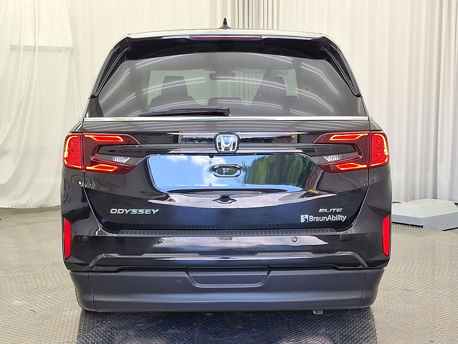 Used 2025 Honda Odyssey Elite image 23