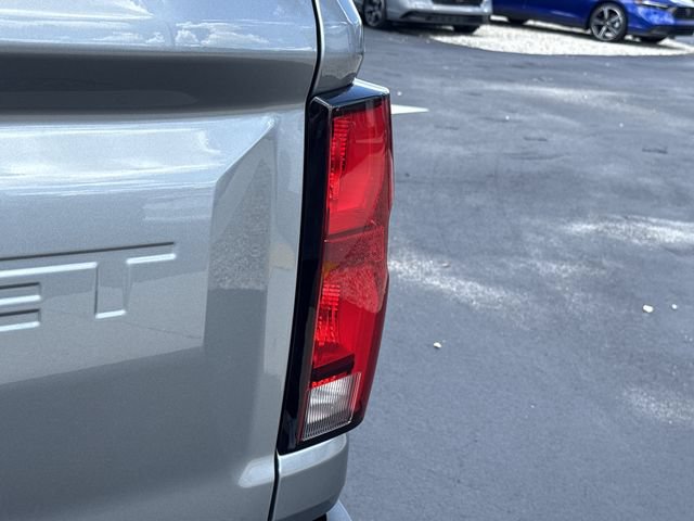 Used 2025 Chevrolet Colorado Z71 w/ Technology Package AWD/4WD image 16