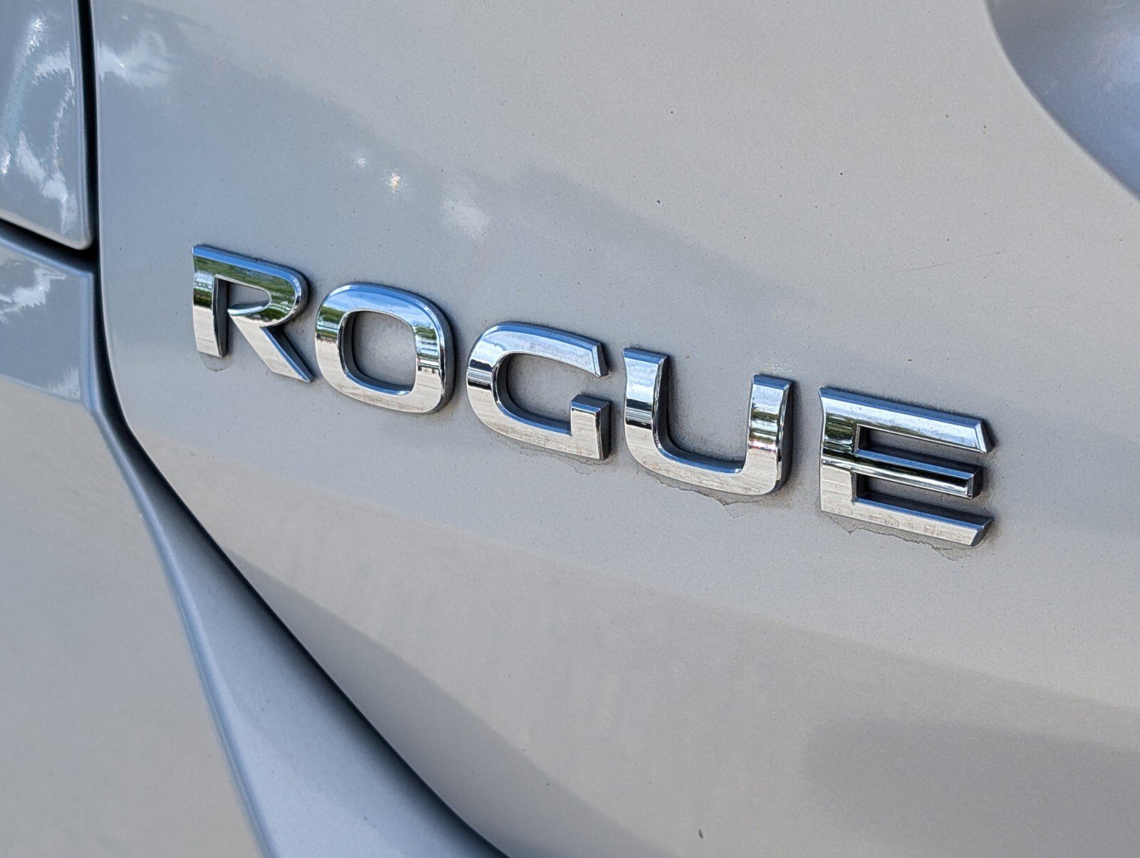 Used 2018 Nissan Rogue SV image 19