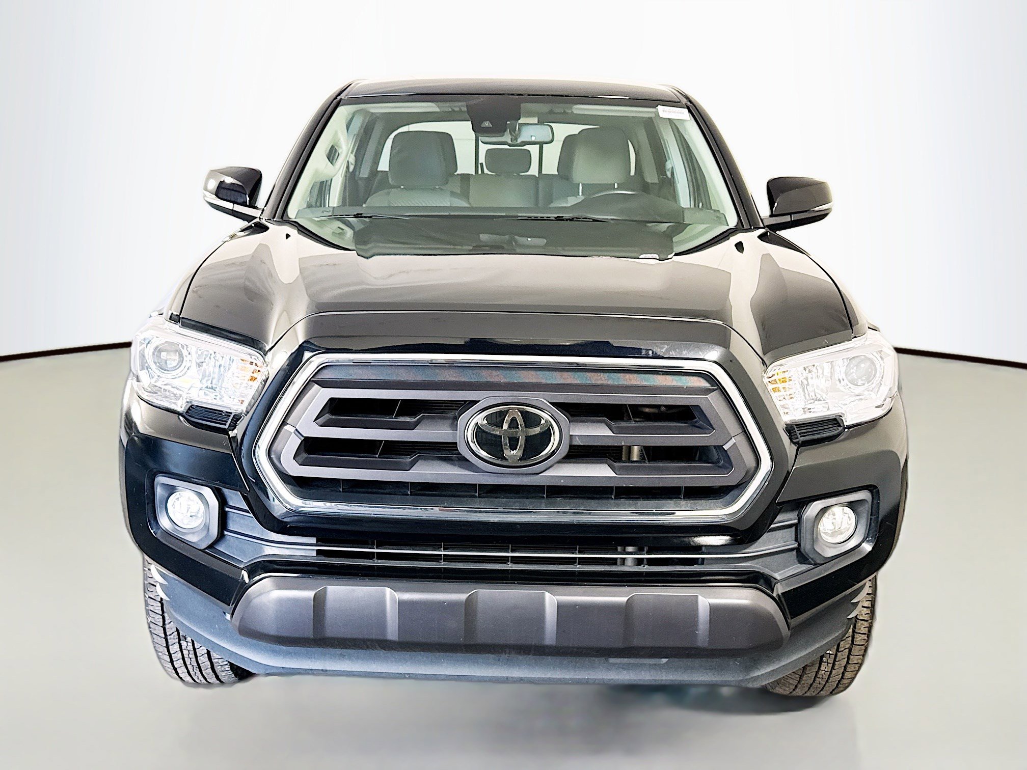 Used 2022 Toyota Tacoma SR5 w/ Technology Package image 2
