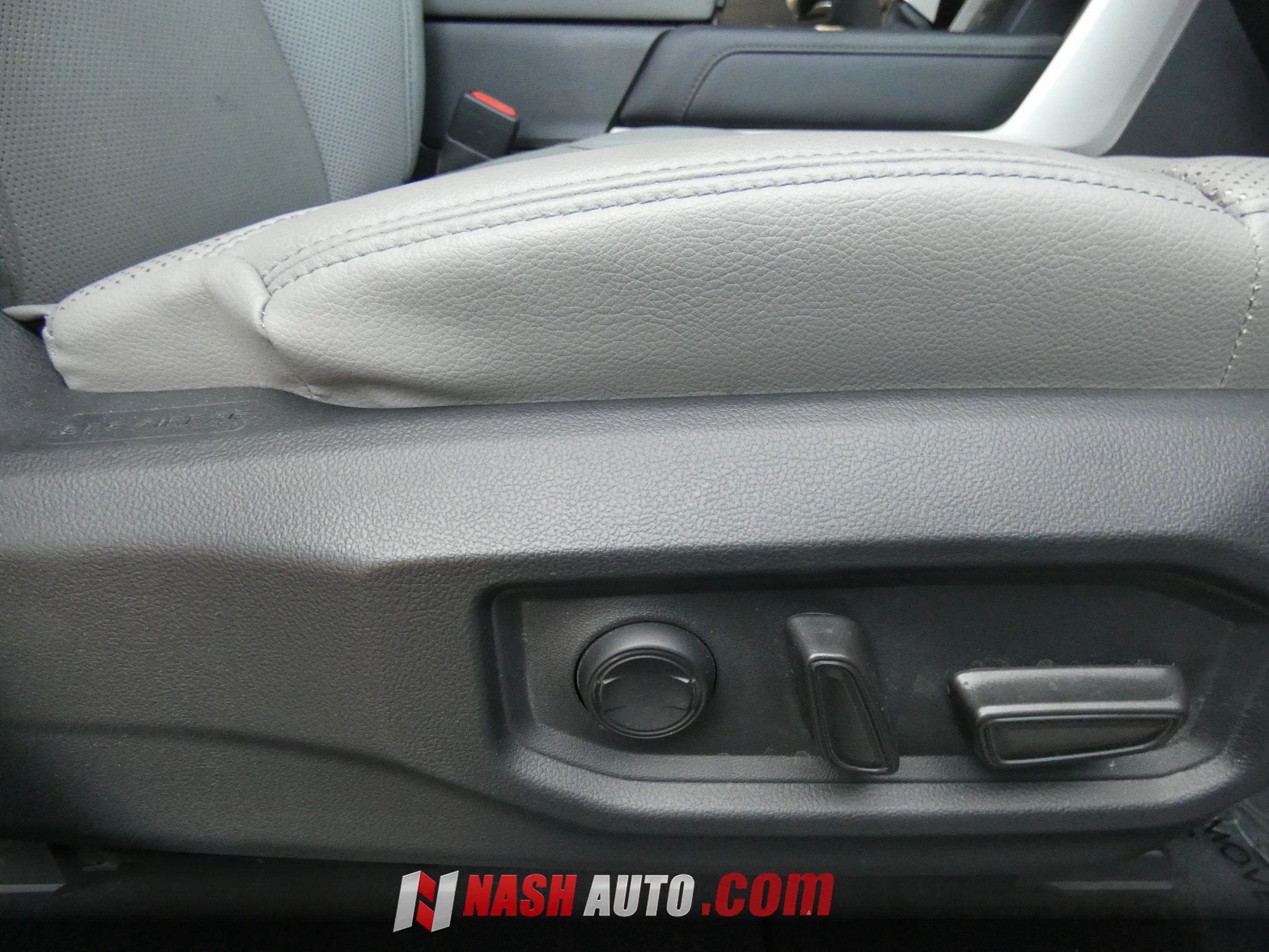 Used 2024 Toyota Tundra Limited w/ Power Package AWD/4WD image 33