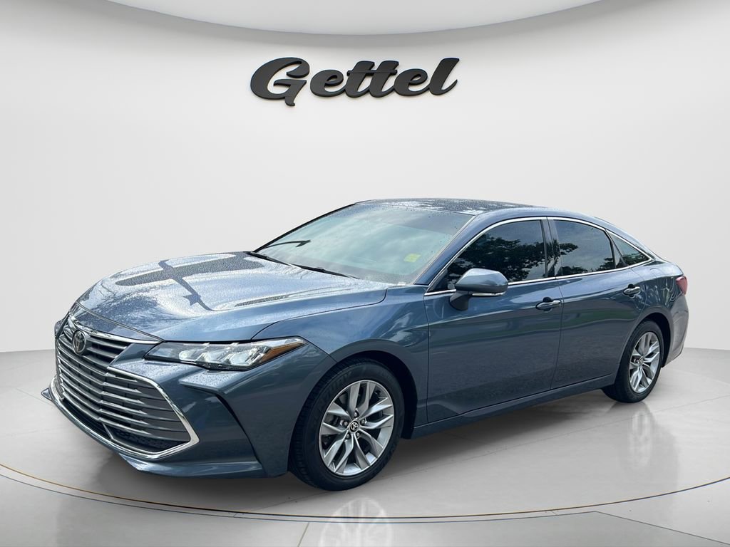 Certified 2022 Toyota Avalon XLE FWD image 1