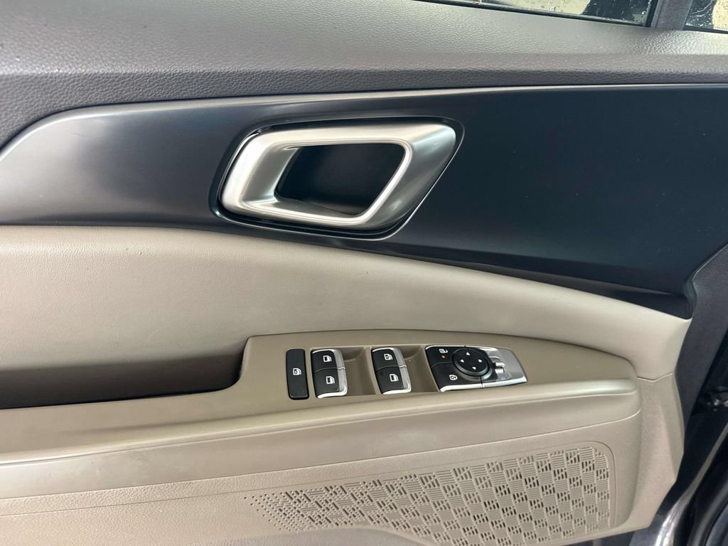 Used 2026 Kia Carnival FWD image 19