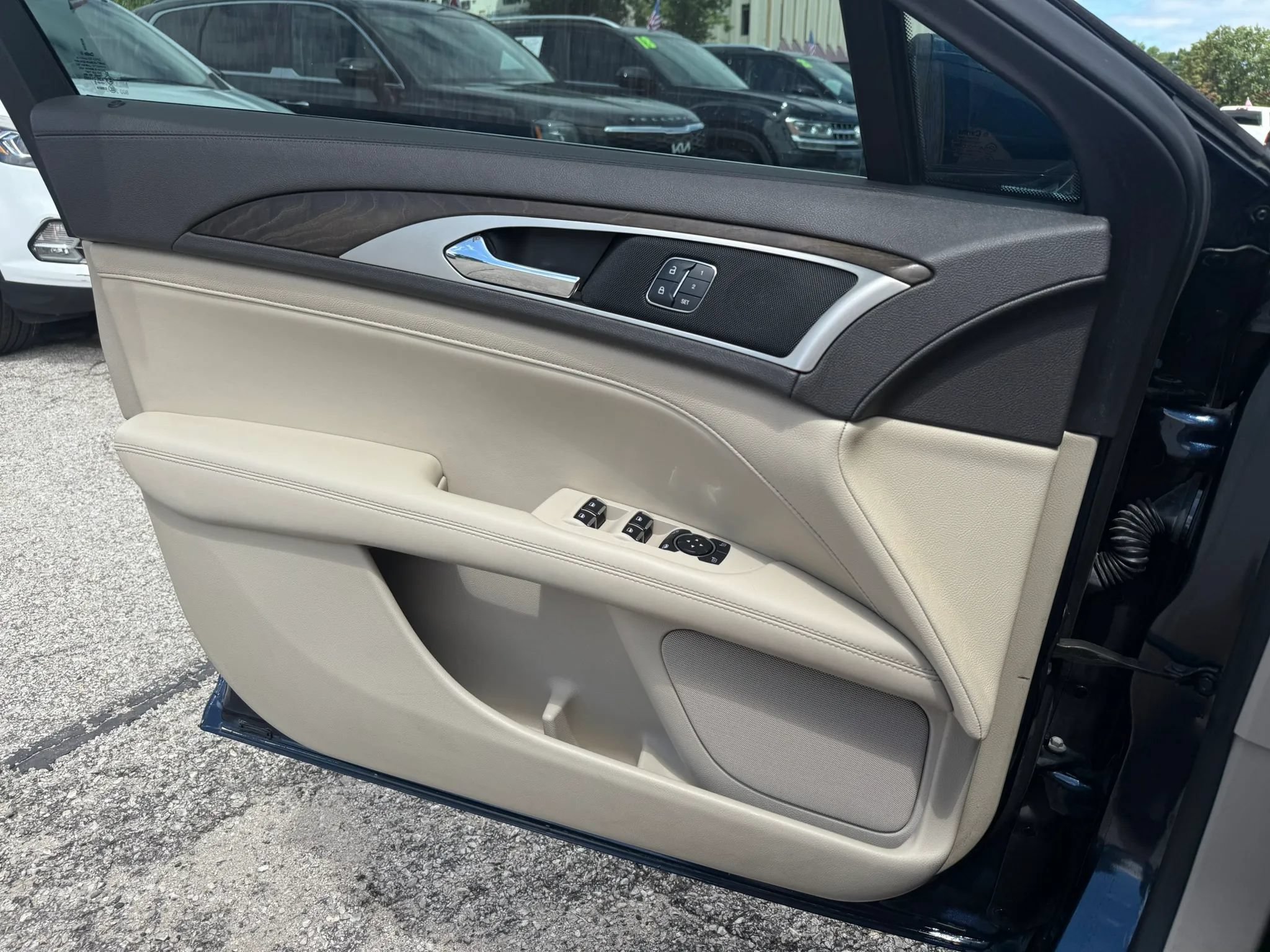 Used 2017 Lincoln MKZ Select FWD image 22