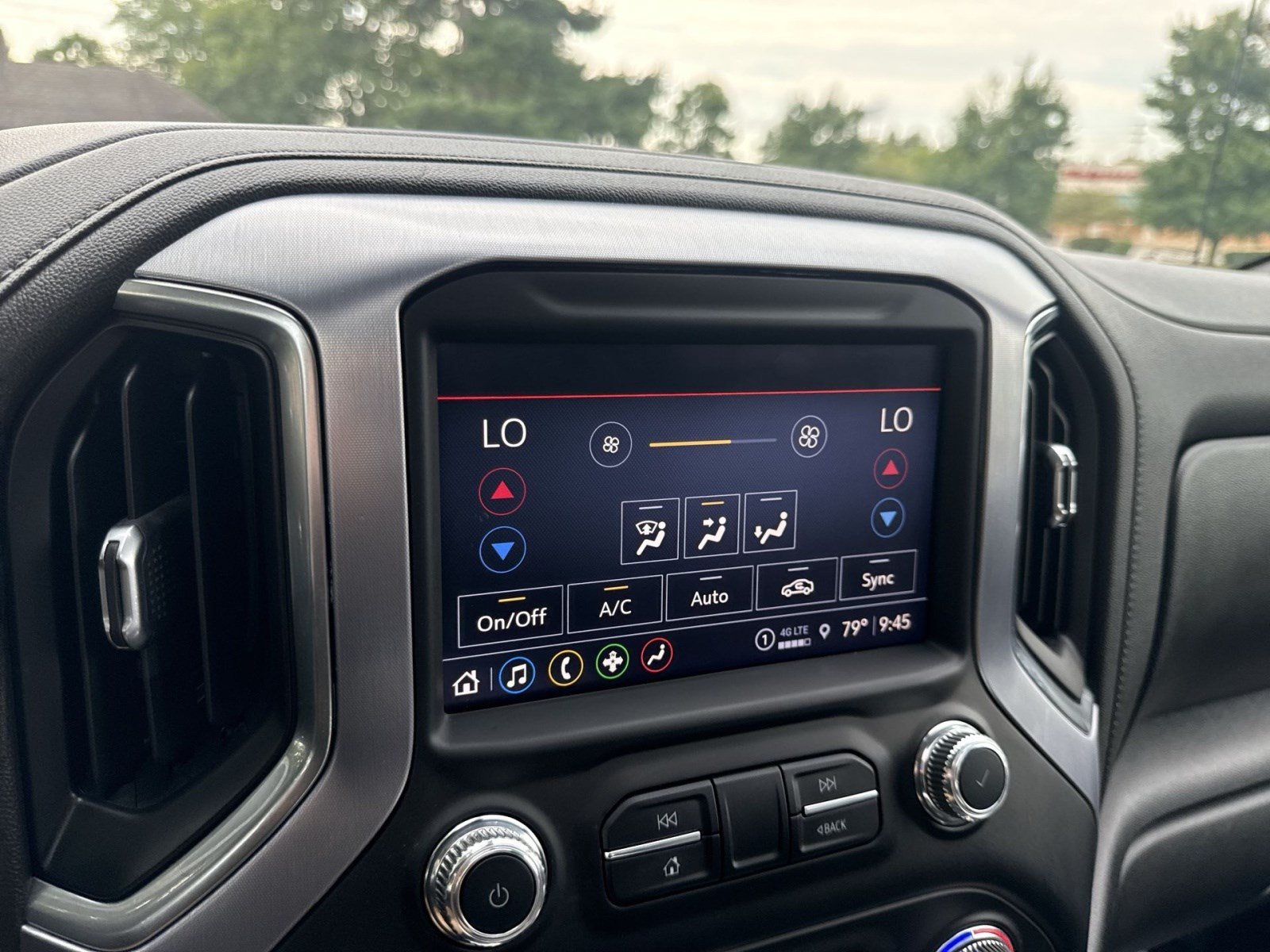 Used 2022 GMC Sierra 1500 SLT w/ SLT Premium Package AWD/4WD image 18