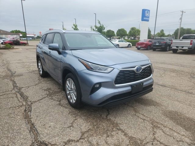 Used 2024 Toyota Highlander Limited AWD/4WD image 3