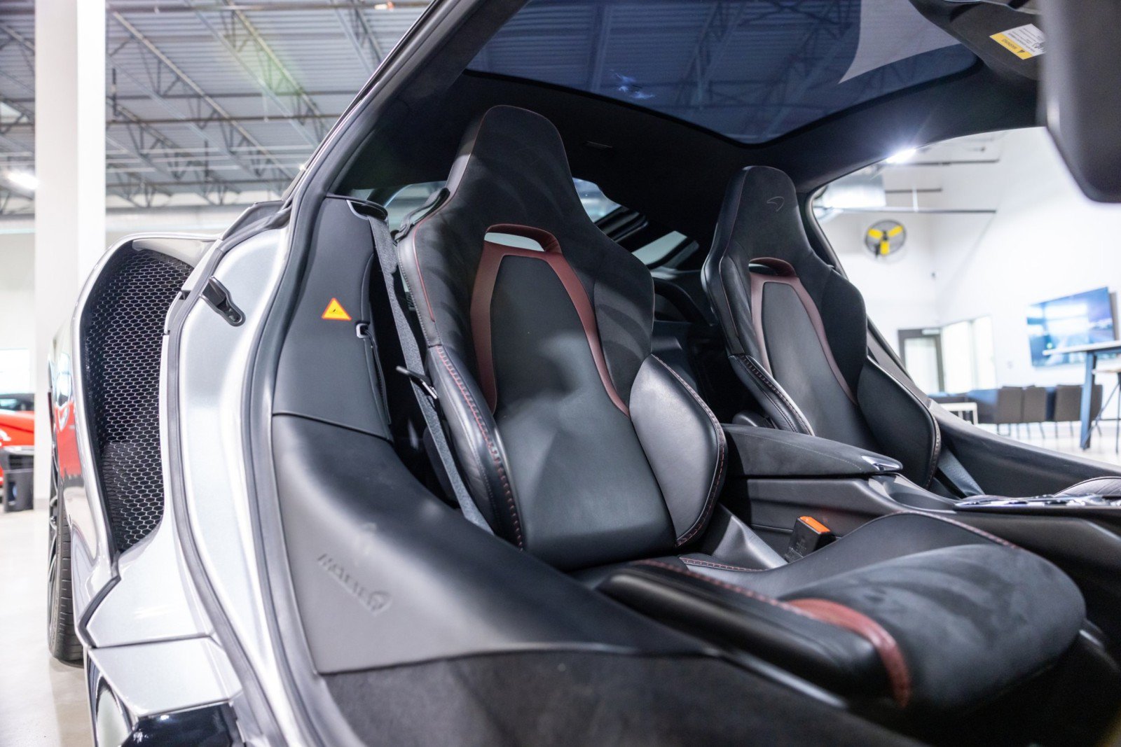 Used 2022 McLaren GT RWD image 27