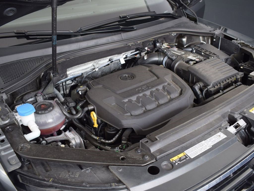 Certified 2022 Volkswagen Tiguan SE R-Line image 10