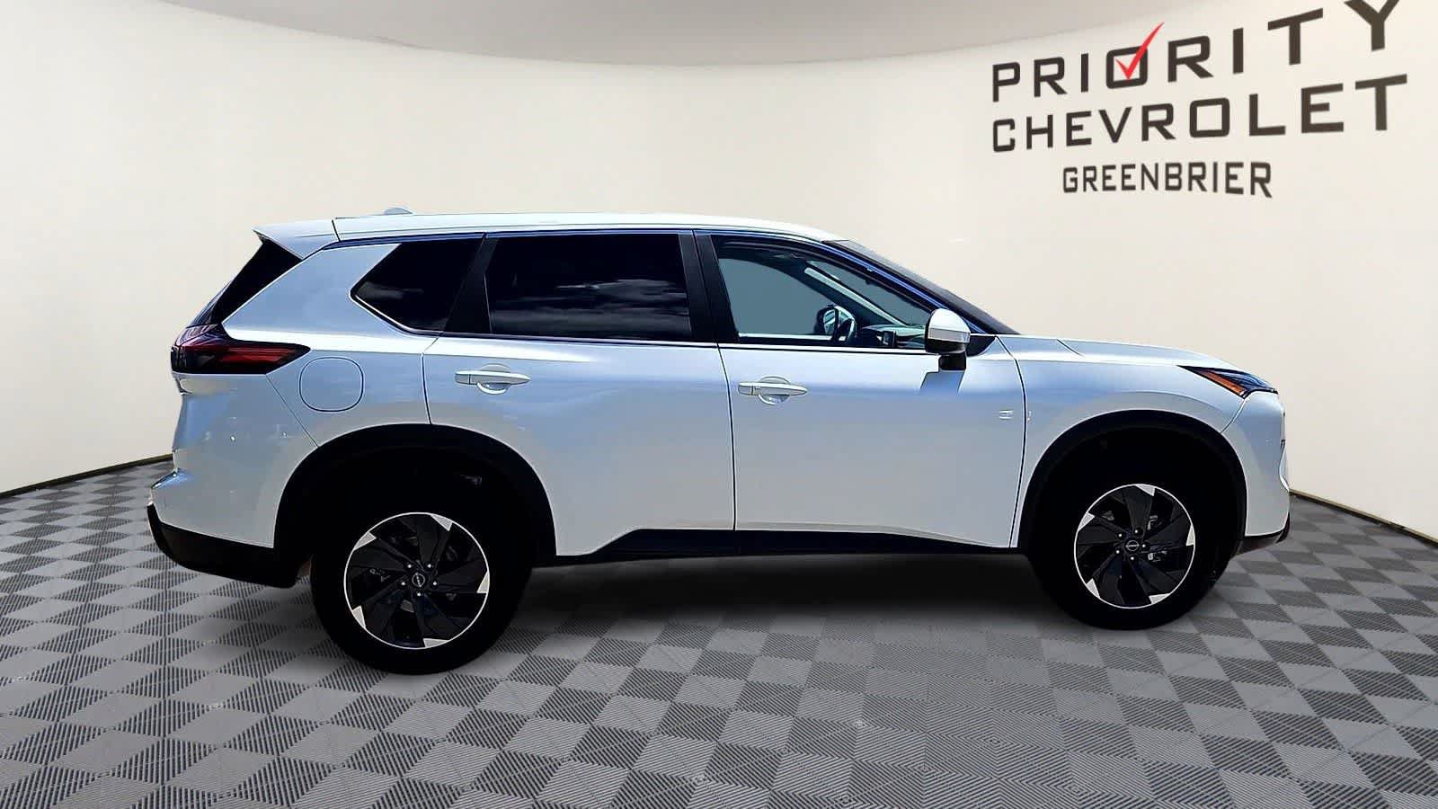 Used 2025 Nissan Rogue SV AWD/4WD image 9