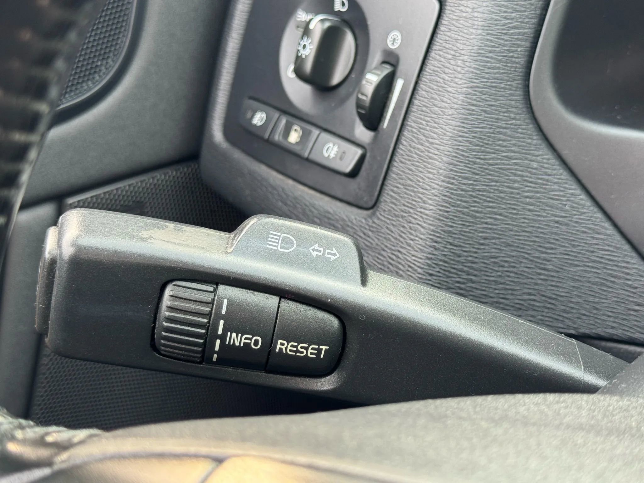 Used 2011 Volvo C70 T5 w/ Multimedia Pkg image 30