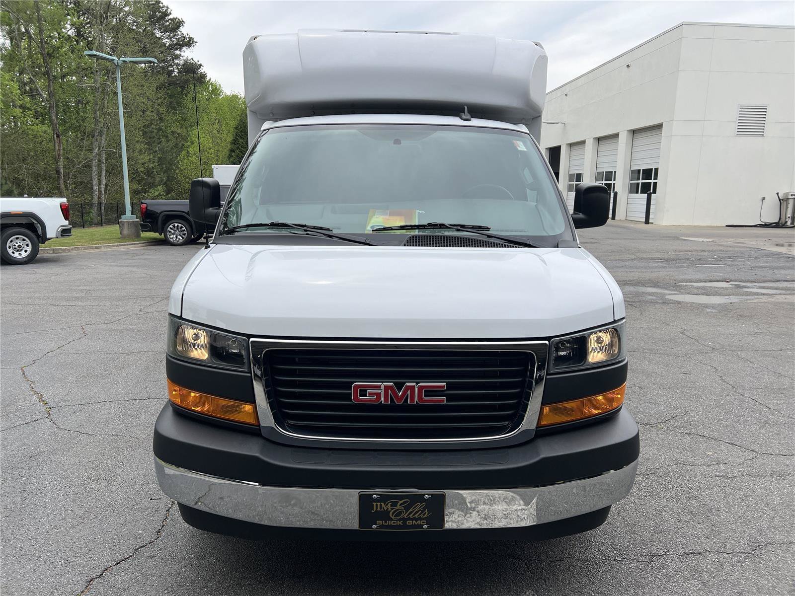 New 2025 GMC Savana 3500 w/ Power Convenience Package RWD image 2