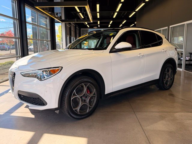 Used 2018 Alfa Romeo Stelvio Sport w/ Quick Order Package 22J Sport AWD/4WD image 1