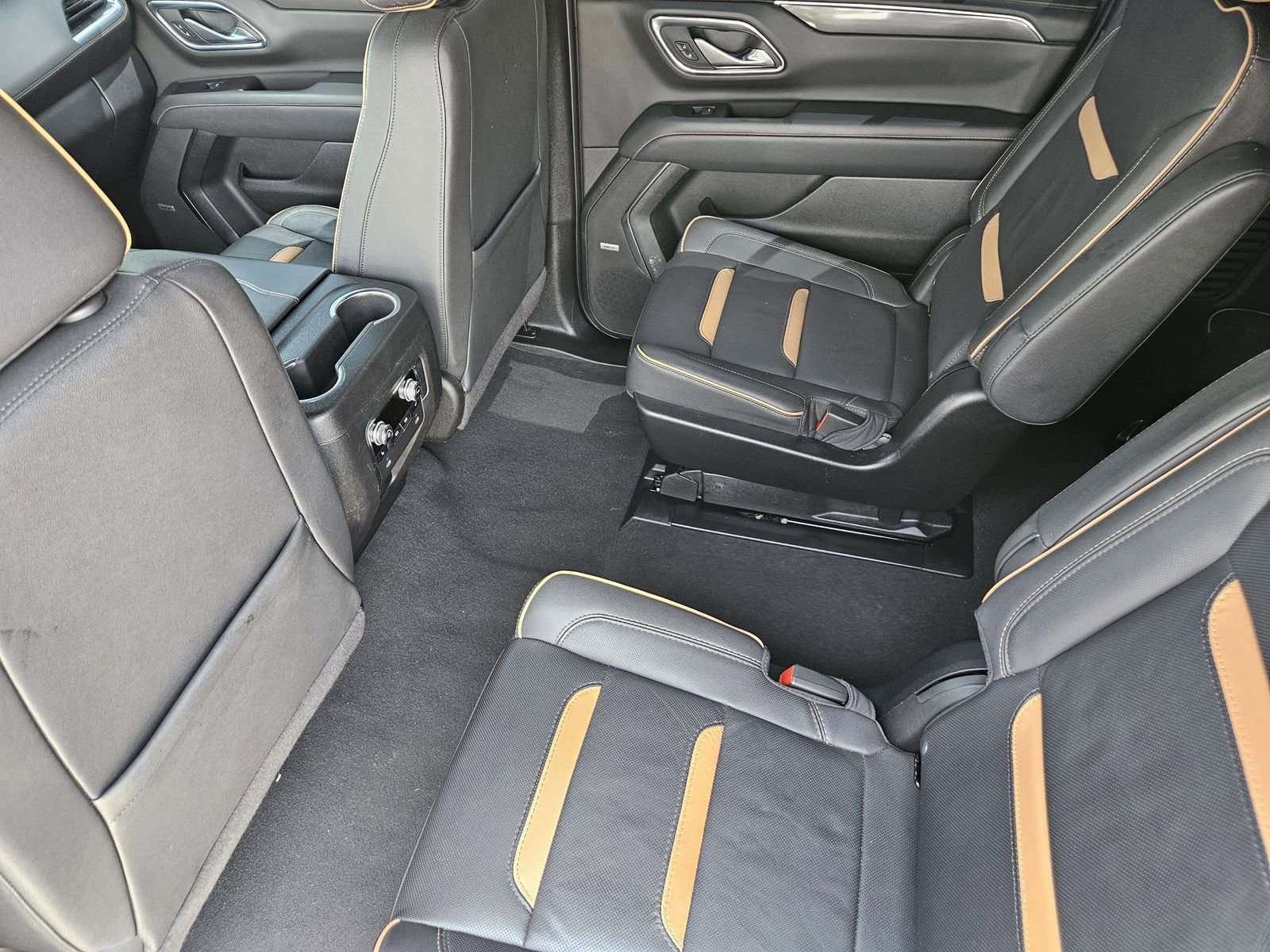 Used 2024 GMC Yukon XL AT4 w/ AT4 Premium Package AWD/4WD image 34