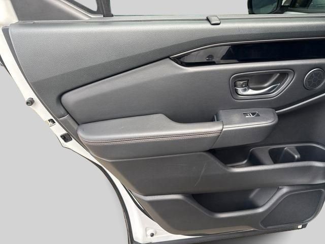 Used 2023 Honda Pilot TrailSport image 13
