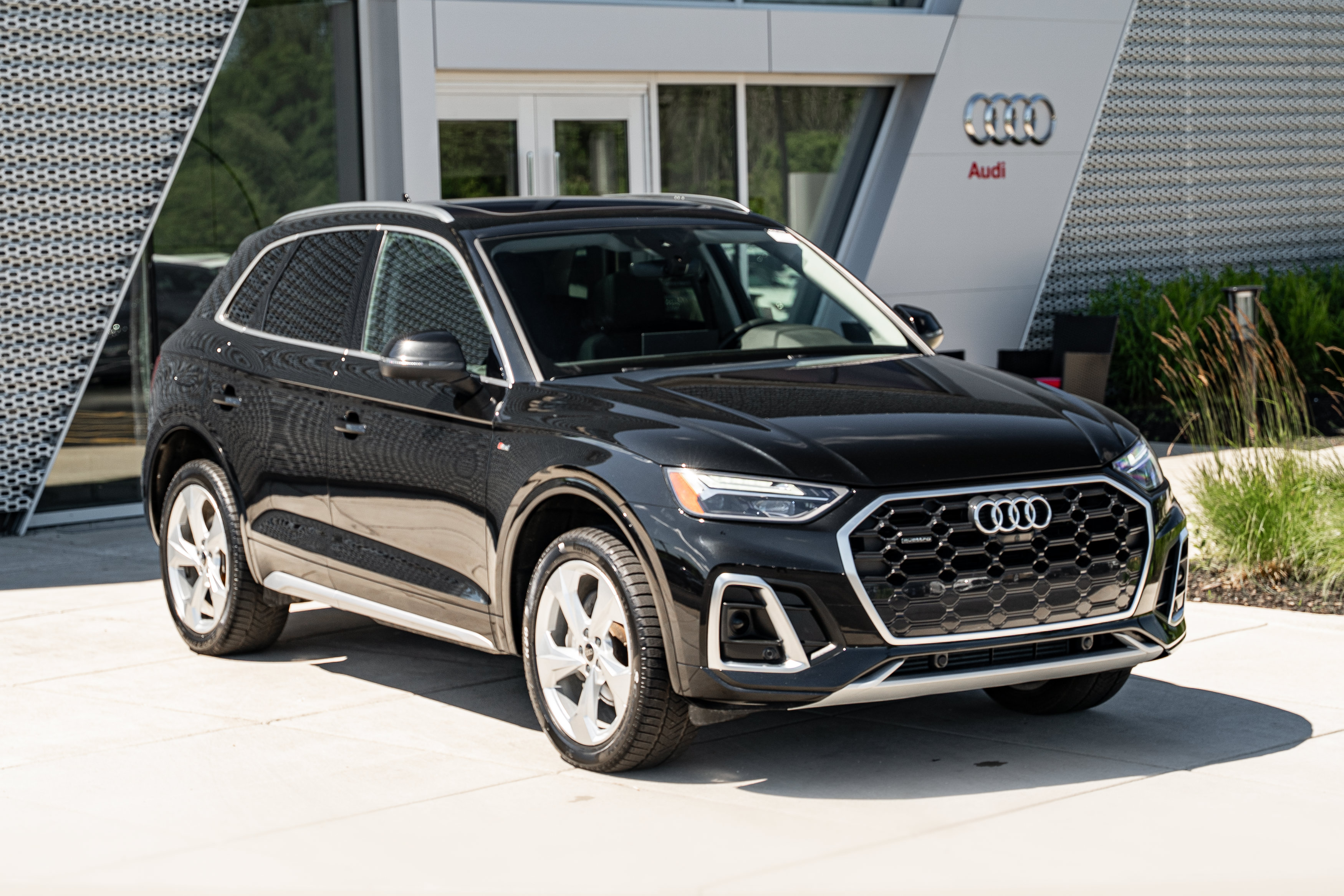 Certified 2023 Audi Q5 2.0T Premium Plus w/ Premium Plus Package AWD/4WD image 2