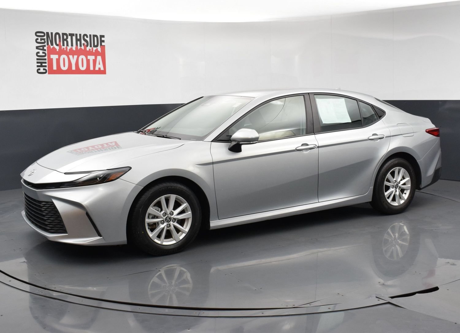Used 2025 Toyota Camry LE FWD image 8