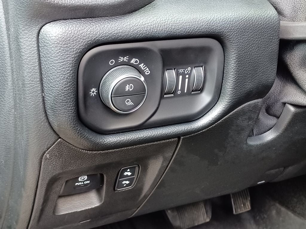 Used 2021 RAM 1500 Laramie w/ Sport Appearance Package AWD/4WD image 9
