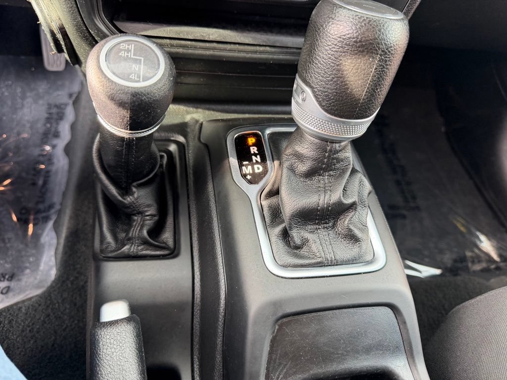 Used 2022 Jeep Gladiator Sport AWD/4WD image 5