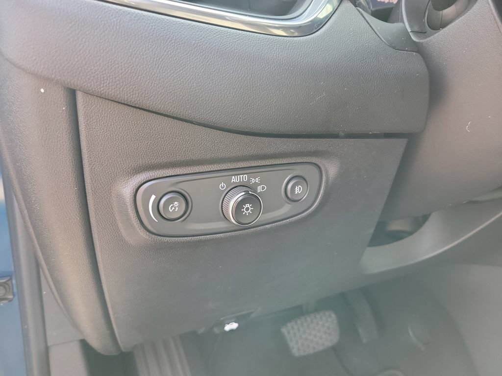 Used 2021 Chevrolet Equinox LT FWD image 25