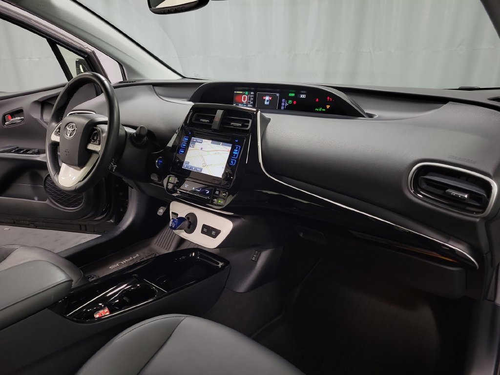 Used 2017 Toyota Prius Four w/ Advanced Technology Package FWD image 34