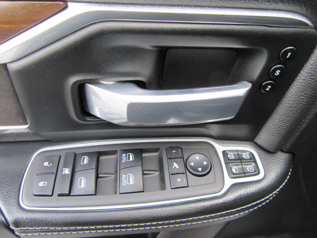 Used 2024 RAM 2500 Laramie image 28