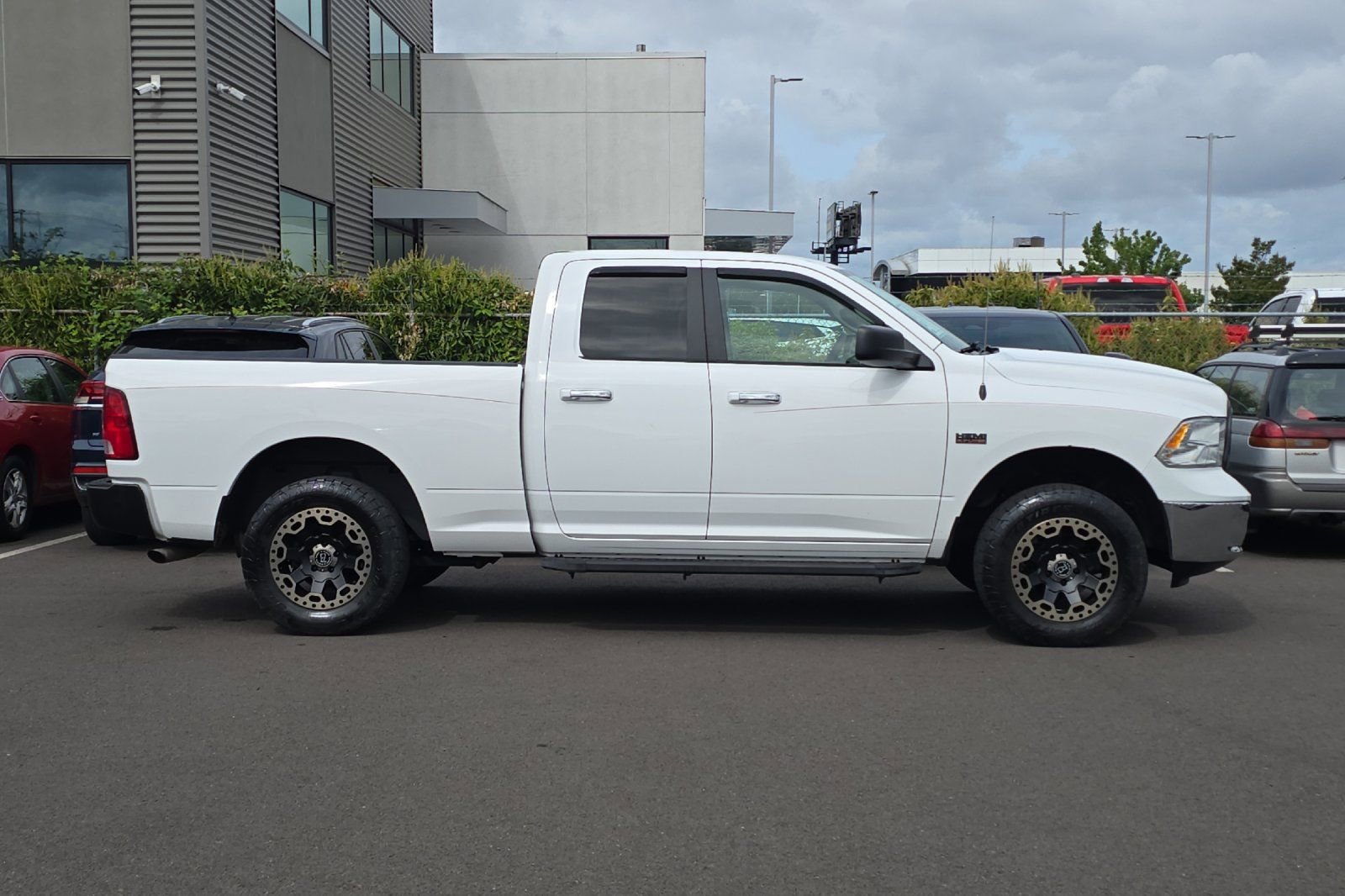 Used 2018 RAM 1500 Classic SLT AWD/4WD image 3