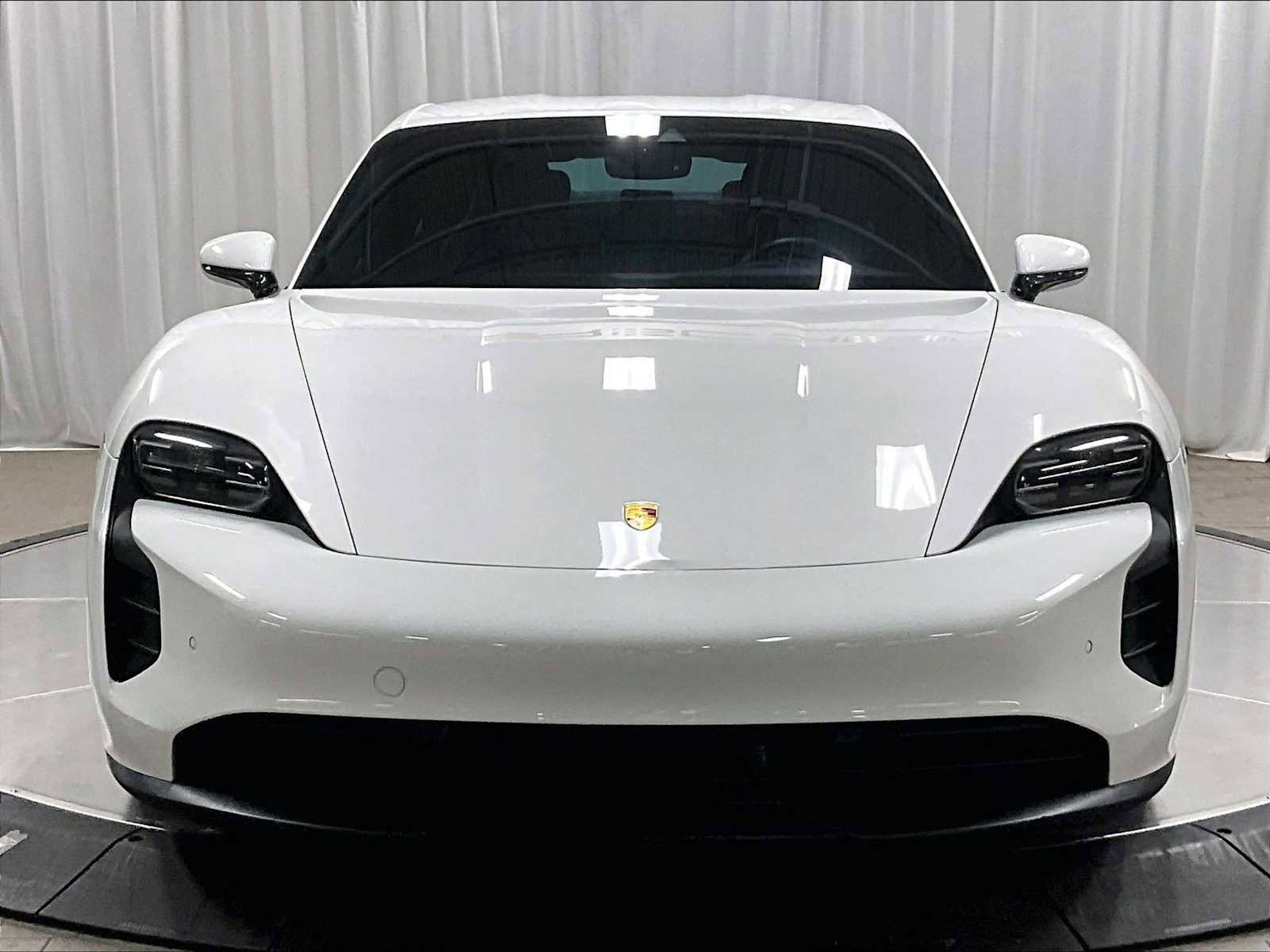 Used 2022 Porsche Taycan image 12