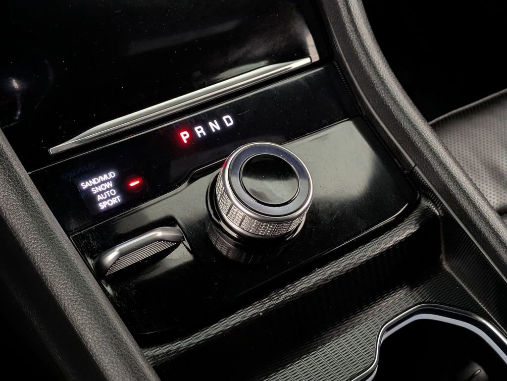 Used 2024 Jeep Grand Cherokee L Limited w/ Luxury Tech Group II image 18