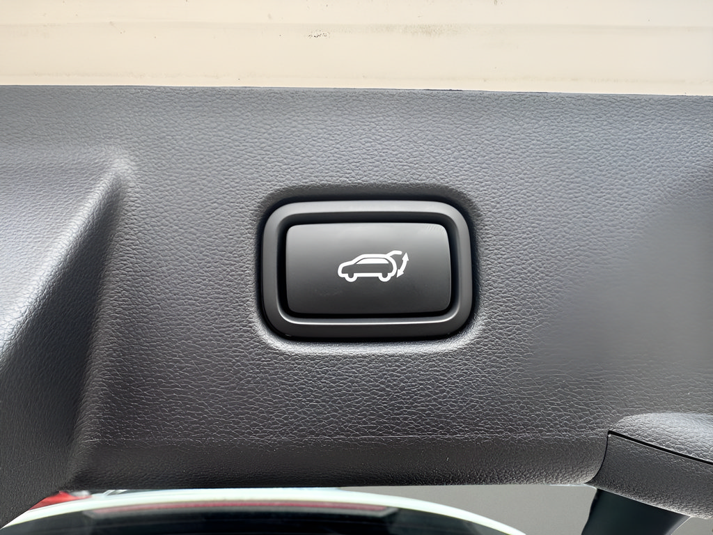 Used 2025 Hyundai Tucson Limited FWD image 11