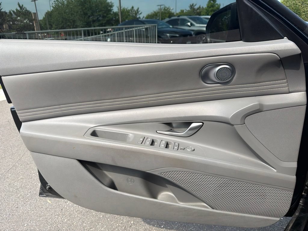 Used 2023 Hyundai Elantra SEL w/ Convenience Package FWD image 30
