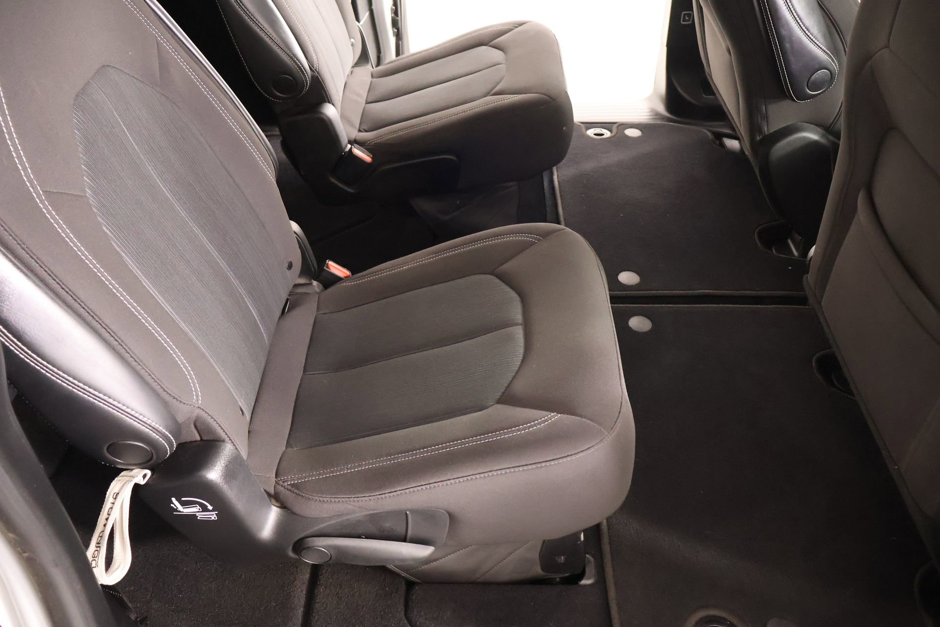 Used 2021 Chrysler Pacifica Touring w/ S Appearance Package image 15