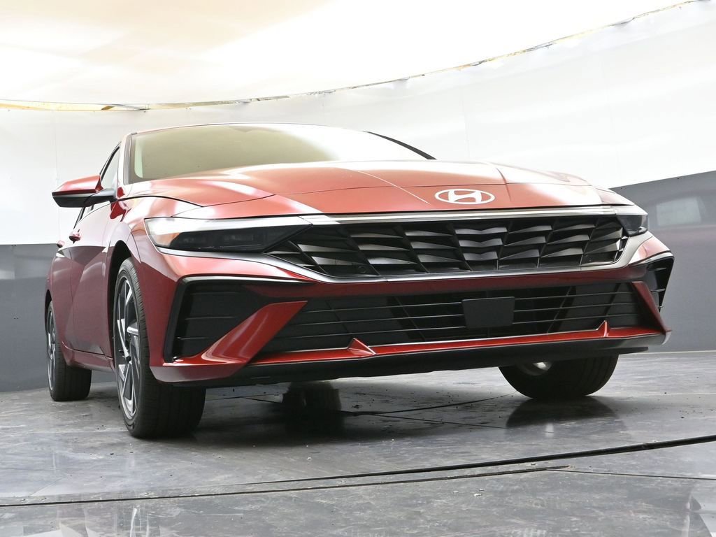 Certified 2025 Hyundai Elantra SEL FWD image 41