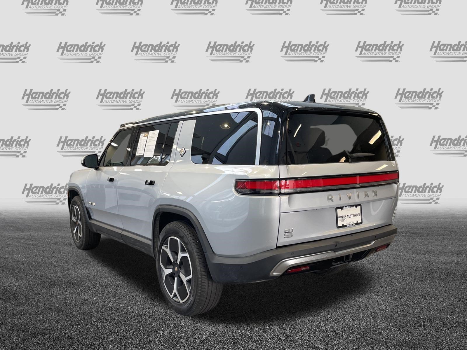 Used 2024 Rivian R1S Adventure Dual AWD/4WD image 8