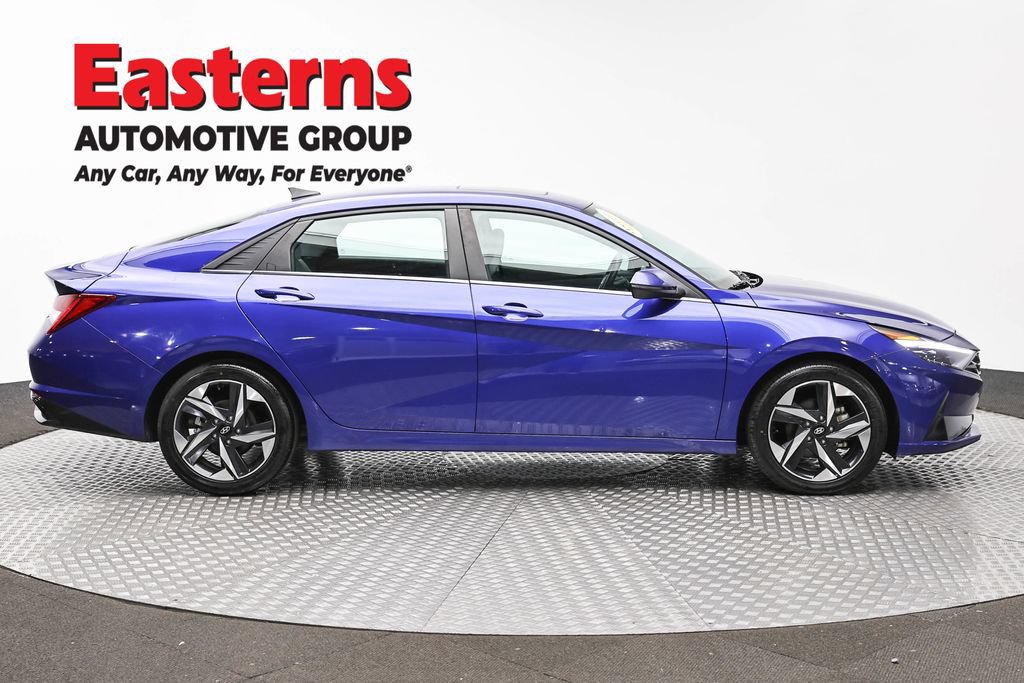 Used 2023 Hyundai Elantra Limited w/ Preferred Accessory Package FWD image 4