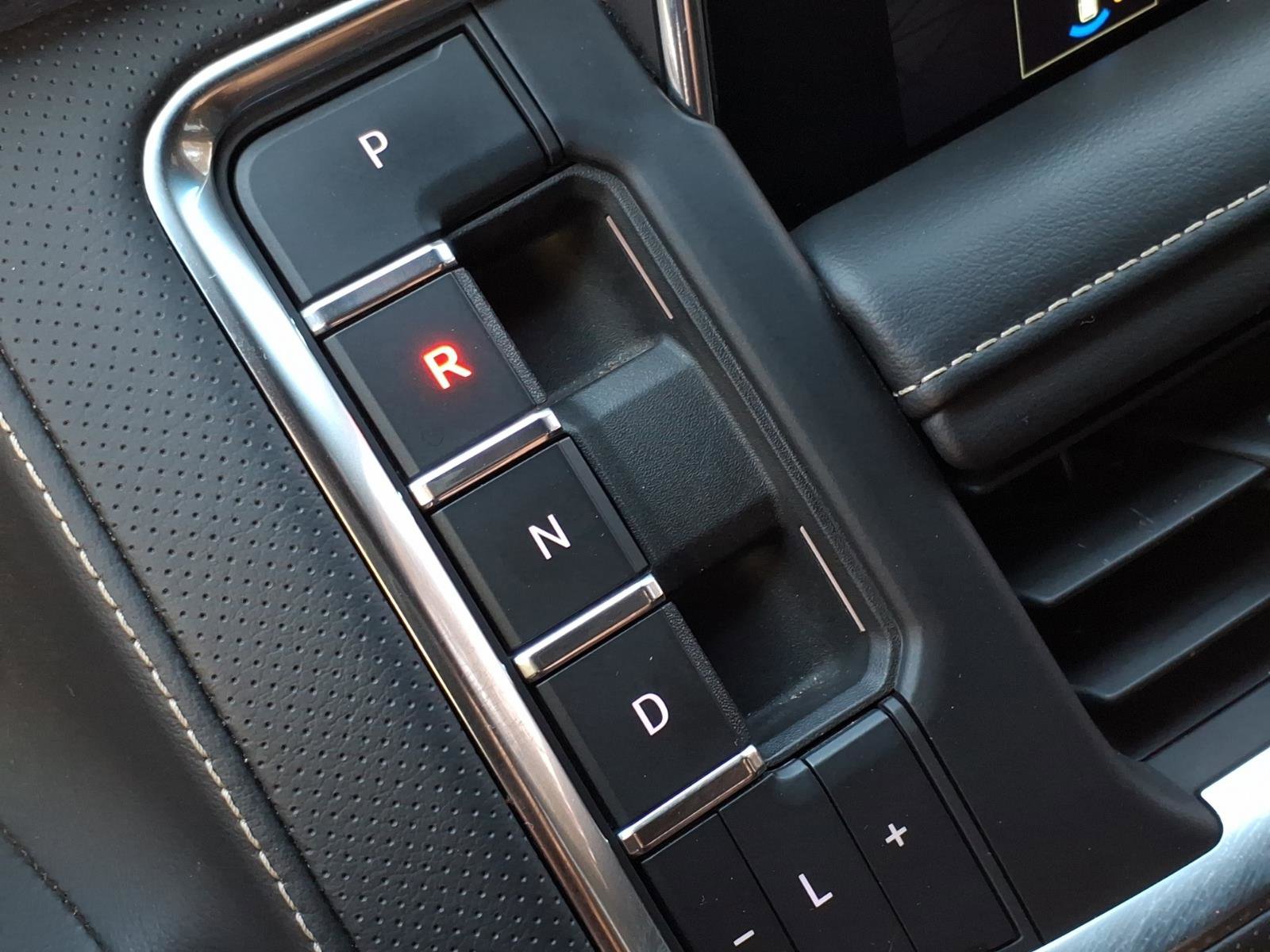 Used 2022 GMC Yukon XL SLT w/ SLT Premium Package image 24